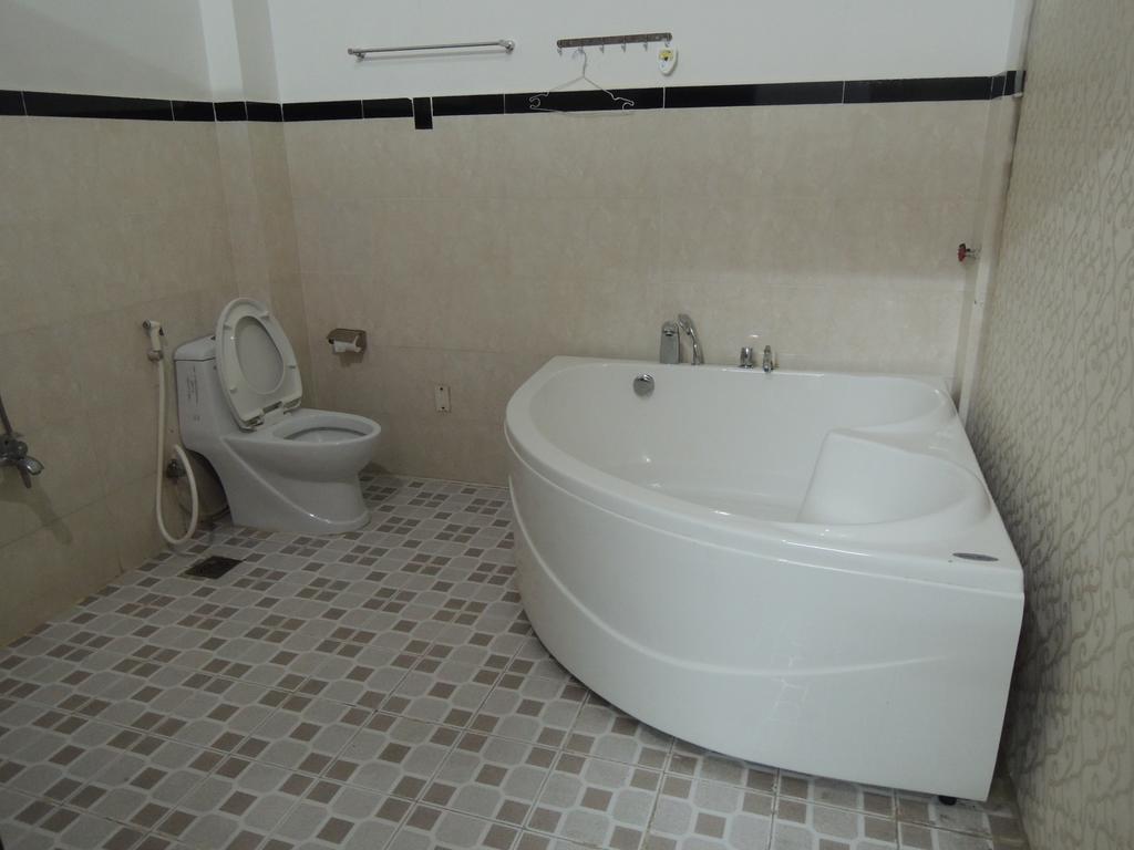 Hung Hieu Hotel Mỹ Tho Chambre photo